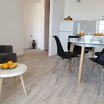 Ana Split